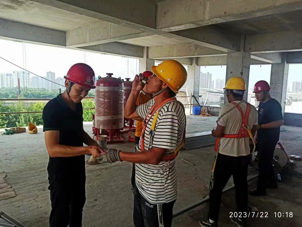 陜煤建設(shè)渭南分公司第一項目部：你戰(zhàn)高溫，我送清涼，這個夏天不服“暑”！