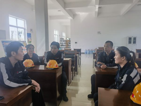 陜煤建設洗選煤運營公司神渭蒲城運營項目部:“談心”聚合力 “對話”助管理