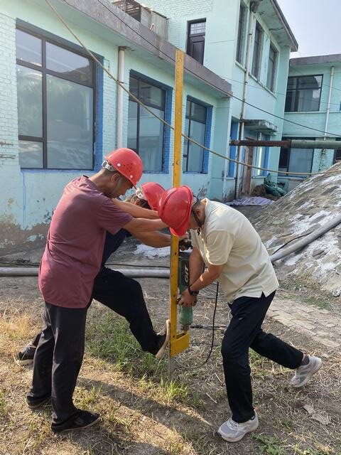 陜煤建設(shè)韓城分公司安裝五項(xiàng)目部：打接地極的“小神器”誕生了