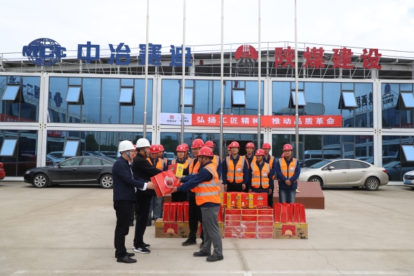 陜煤建設漢中分公司開展“心系職工 情暖中秋”走訪慰問活動