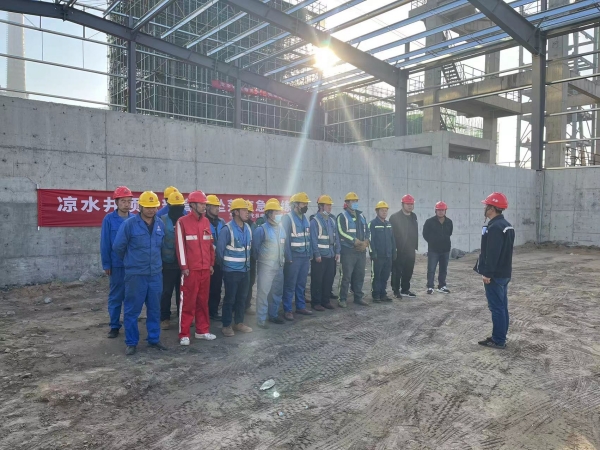 陜煤建設機電安裝公司涼水井項目部開展高處墜落演練活動