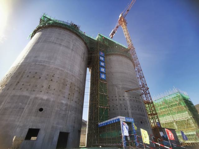 陜煤建設韓城分公司土建十一項目部一項工程喜提封頂大吉