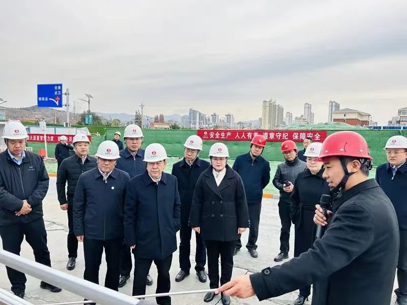 陜煤集團黨委副書記、董事、總經理趙福堂視察建設集團承建的漢陰縣實驗中學項目