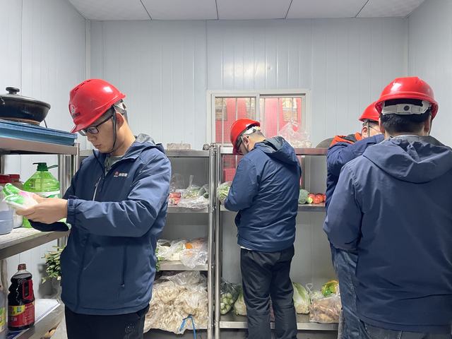 陜煤建設(shè)韓城分公司土建二項(xiàng)目部:加強(qiáng)“兩堂一舍”管理用心服務(wù)職工