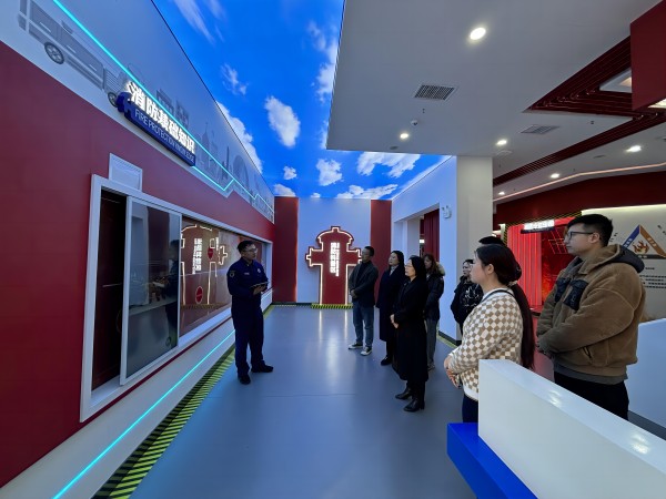 陜煤建設(shè)綠宇公司:“零距離”體驗消防