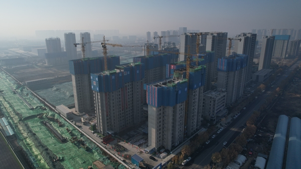 陜煤建設渭南分公司：暖冬時節喜迎白樺林悅項目主體封頂