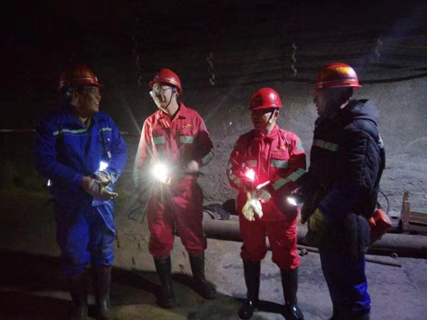 陜煤建設機電安裝公司黨政工春節深入一線檢查指導工作看望堅守崗位職工