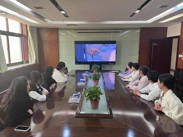 陜煤建設(shè)煤礦運營服務(wù)分公司:組織女職工觀看巾幗勞模工匠大宣講直播節(jié)目