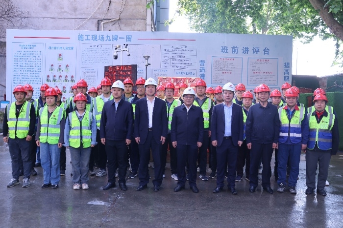 陜煤建設(shè)領(lǐng)導“五一”假期深入基層督導安全生產(chǎn)工作并慰問一線干部員工