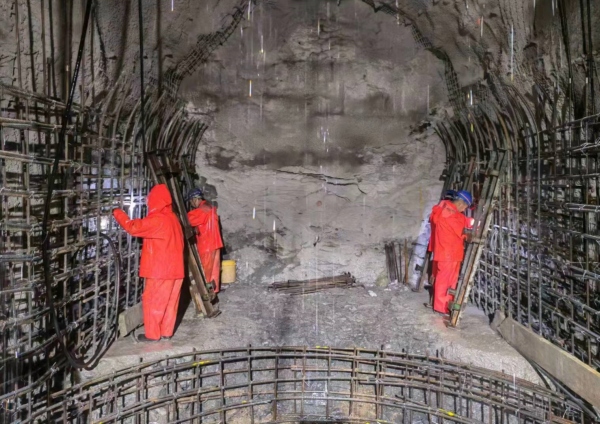 陜煤建設礦建三公司承建的董東煤業公司專用回風立井井筒順利落底