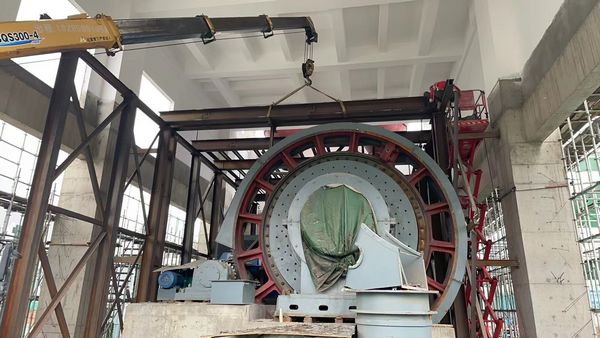 陜煤建設天工公司土建四部：72小時拆除“防護棚” ,  施工駛?cè)搿翱燔嚨馈?></div>
                                <div   id=