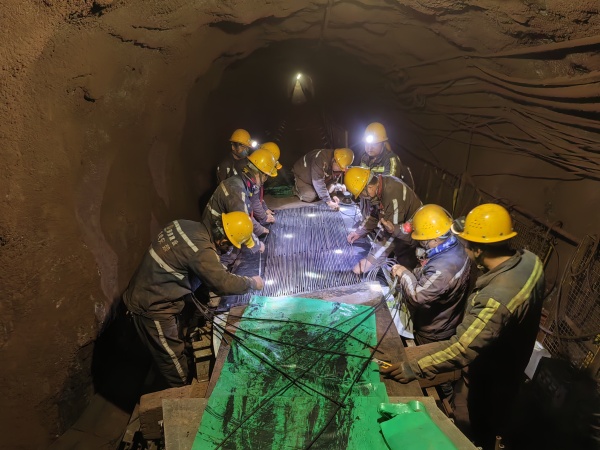 陜煤建設機電安裝公司：鉚足干勁搶進度，細致慎微保安全