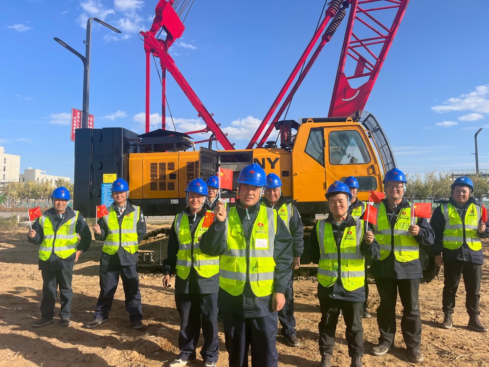 國慶時，建筑工地的夢想之筑