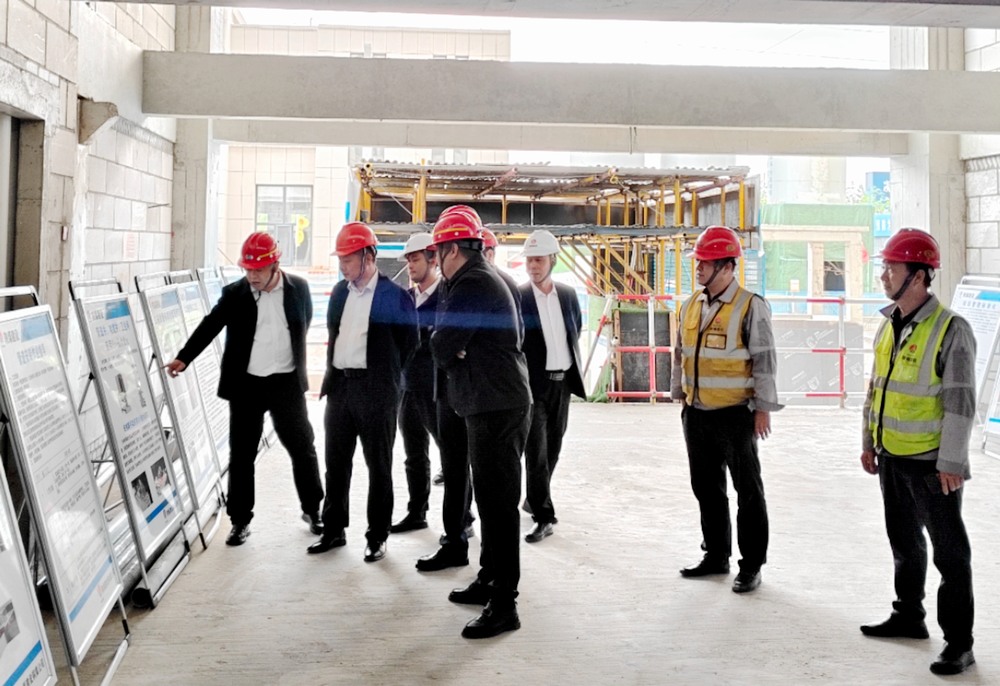 陜煤集團基本建設(shè)部高級主任師楊景輝一行深入陜煤建設(shè)銅煤公司承建的檸條塔新建3#、4#員工公寓樓項目檢查指導(dǎo)工作