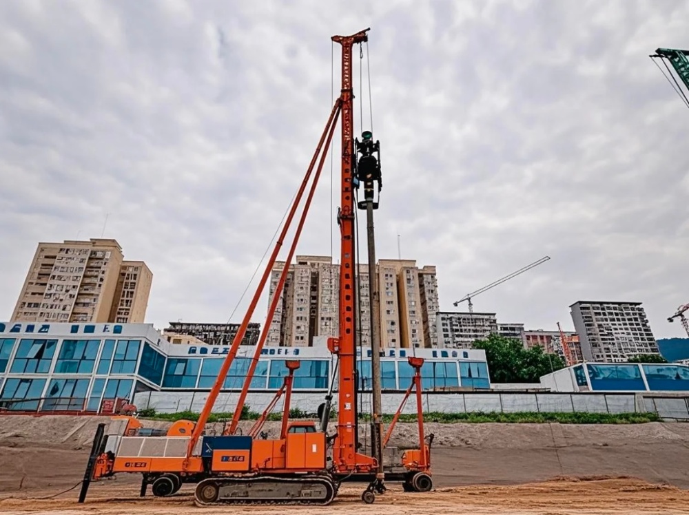 陜煤建設天工公司土建第二十七項目部：從“施工”到“綠建”，環(huán)保鉆機為浐灞住宅項目注入生態(tài)動能