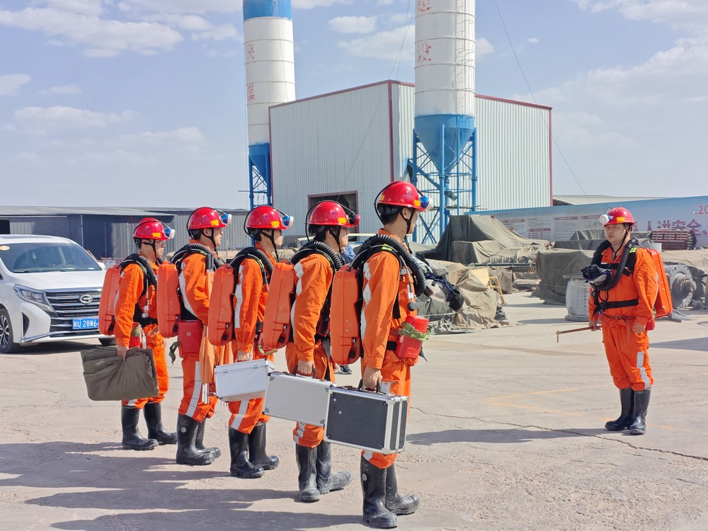陜煤建設(shè)礦建二公司郭家灘項(xiàng)目部成功開(kāi)展礦井水害事故應(yīng)急救援演練
