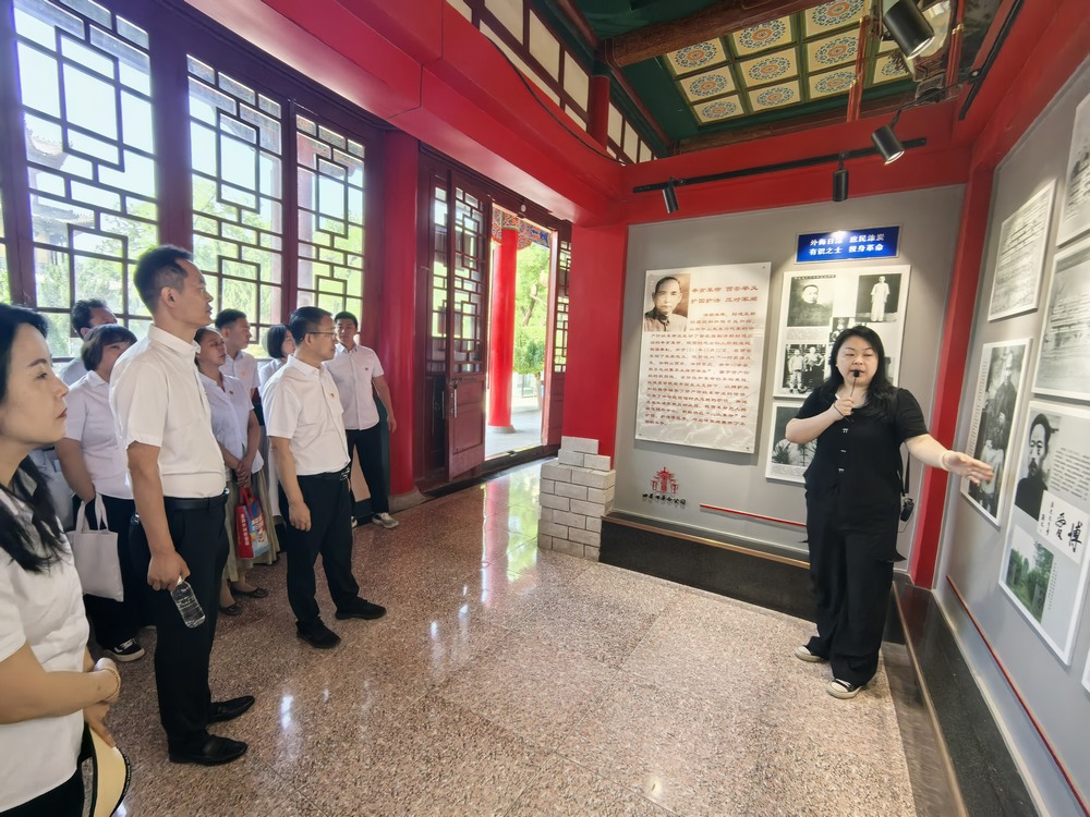 陜煤建設路橋分公司黨支部開展“緬懷先烈憶黨史，傳承精神踐初心”主題黨日活動