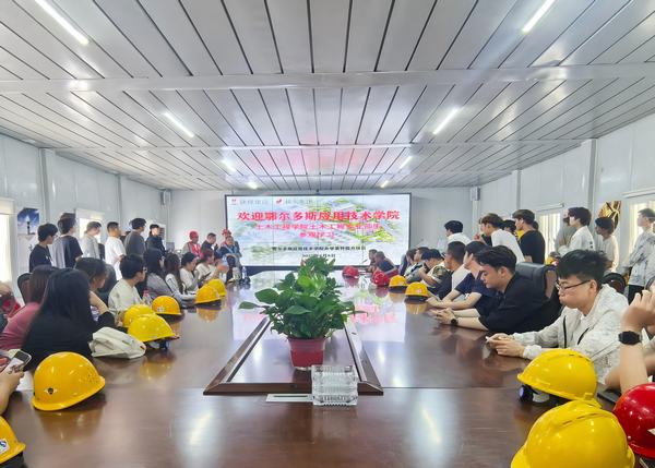 鄂爾多斯應(yīng)用技術(shù)學(xué)院土木工程學(xué)院師生到陜煤建設(shè)內(nèi)蒙古分公司應(yīng)用技術(shù)學(xué)院項目部開展實(shí)踐學(xué)習(xí)