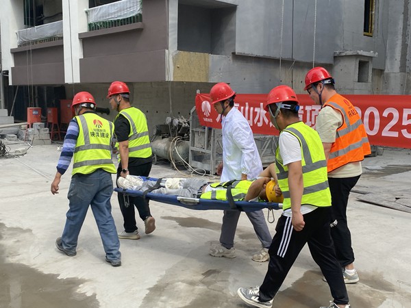 陜煤建設大秦置業公司：山水逸境項目開展高處墜落應急救援演練