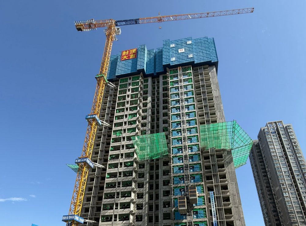 安居夢再進一步！構(gòu)件廠集中安置地項目主體結(jié)構(gòu)圓滿封頂
