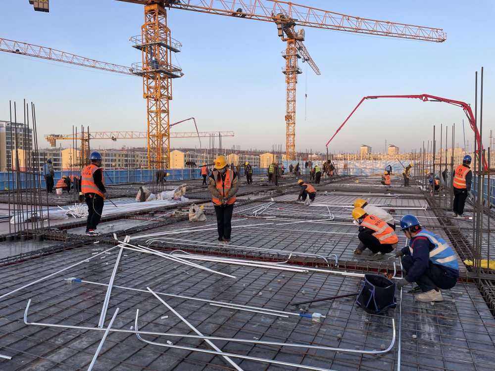 陜煤建設內蒙古分公司準旗一中項目部：多工種協同攻堅 跑出施工“加速度”