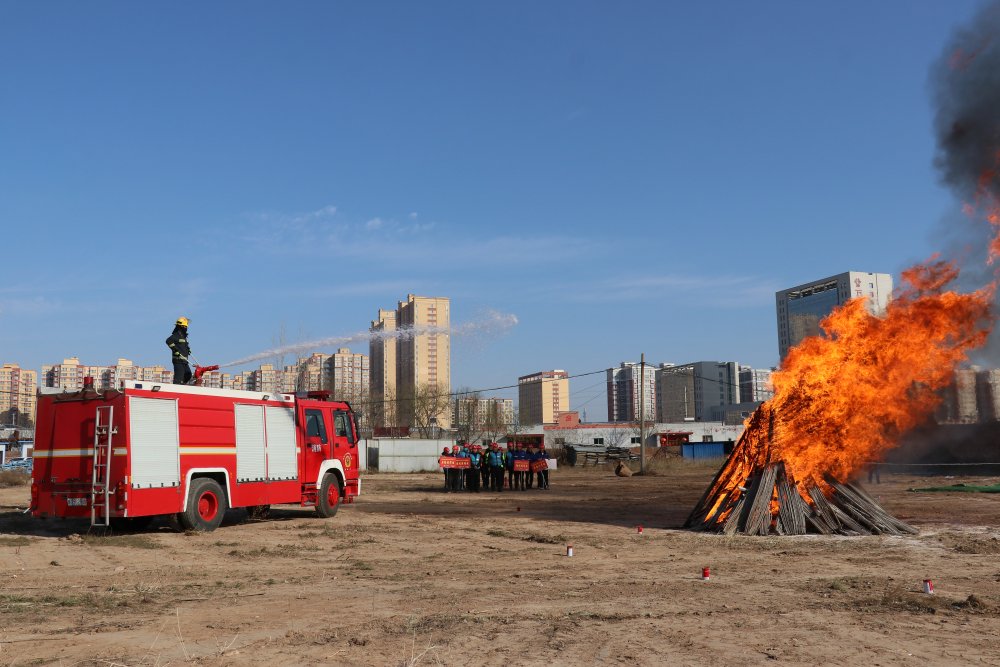 陜煤建設渭南分公司：紅藍相映筑防線 消防實戰保平安