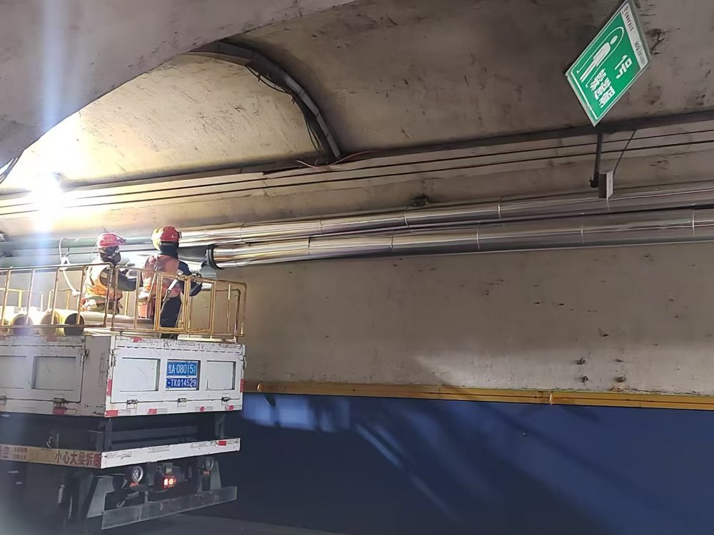 陜煤建設機電安裝公司神府項目部攻堅克難完成副斜井管道保溫